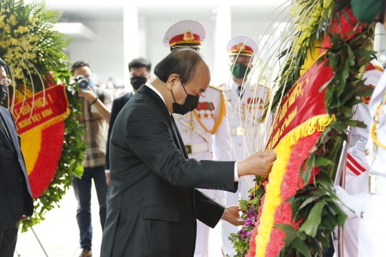 Cử hành trọng thể Quốc tang nguyên Tổng Bí thư Lê Khả Phiêu ảnh 2