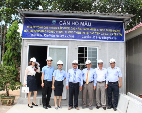 Xây 40 căn nhà bê tông cốt phi kim tặng người dân Cà Mau và Bến Tre ảnh 1