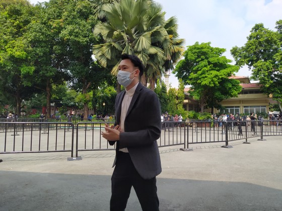 Đông đảo nghệ sĩ, người dân đến viếng, tiễn biệt nghệ sĩ Chí Tài ảnh 12