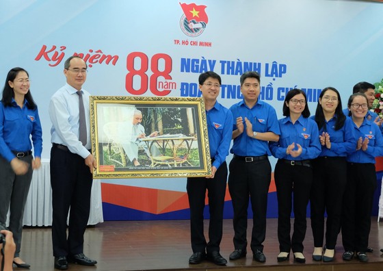Bí thư Thành ủy TPHCM Nguyễn Thiện Nhân thăm và chúc mừng Thành đoàn TPHCM ảnh 2