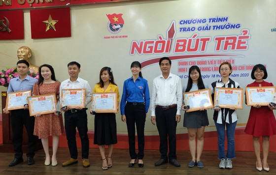 Tuyên dương 24 điển hình 'Ngòi bút trẻ' năm 2020 ảnh 2