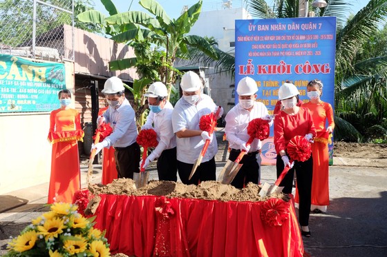 Hơn 10 tỷ đồng xây dựng 3 cây cầu dân sinh tại quận 7 ảnh 1