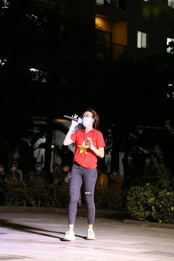 'Khúc ca đồng lòng' cổ vũ tinh thần lực lượng tuyến đầu và bệnh nhân mắc Covid-19 ảnh 1