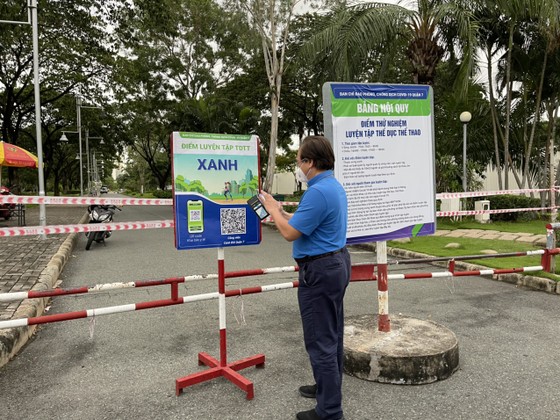 Quận 7 thí điểm mở cửa 2 công viên và 5 sân quần vợt phục vụ người dân ảnh 1