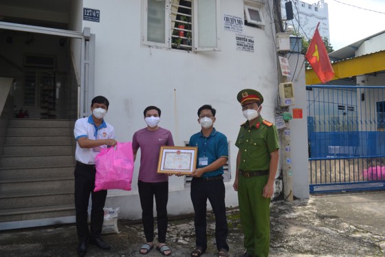 TP Thủ Đức: Một phường có 1.376 người dân từ chối nhận gói hỗ trợ để nhường người khó khăn hơn ảnh 2