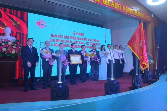 222 bệnh nhân được phẫu thuật thành công bằng robot ảnh 1