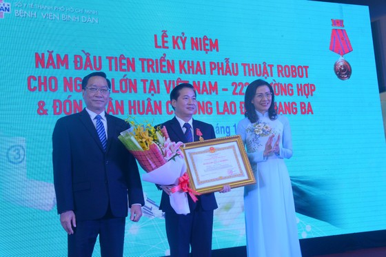222 bệnh nhân được phẫu thuật thành công bằng robot ảnh 2
