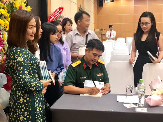 'Mùa con sóng dữ' – nét cắt hùng tráng về cuộc sống ảnh 1