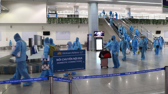 300 người 'mắc kẹt' ở Đà Nẵng đã trở về TPHCM ảnh 1