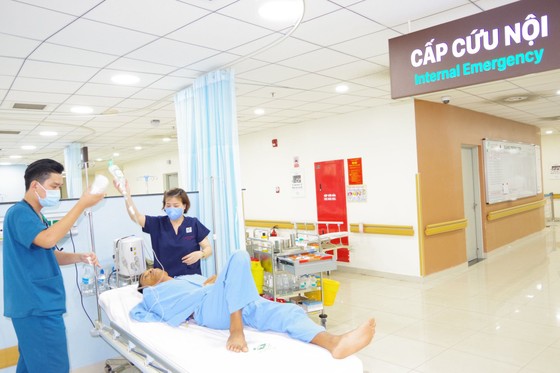 Cấp cứu bằng đường hàng không đưa bệnh nhân từ Trường Sa về đất liền điều trị ảnh 1