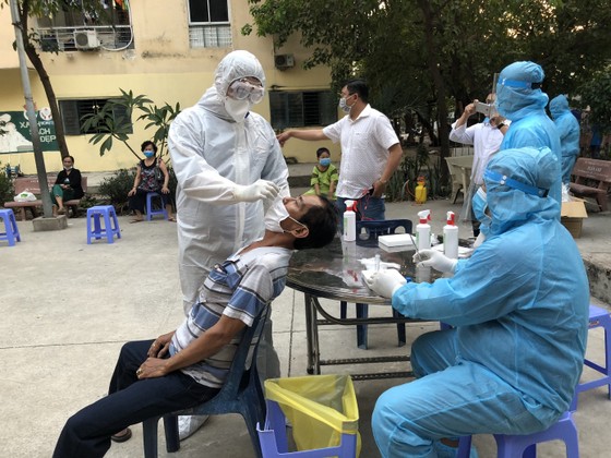 TPHCM tiếp tục khoanh vùng, điều tra, truy vết người về từ vùng dịch ảnh 1