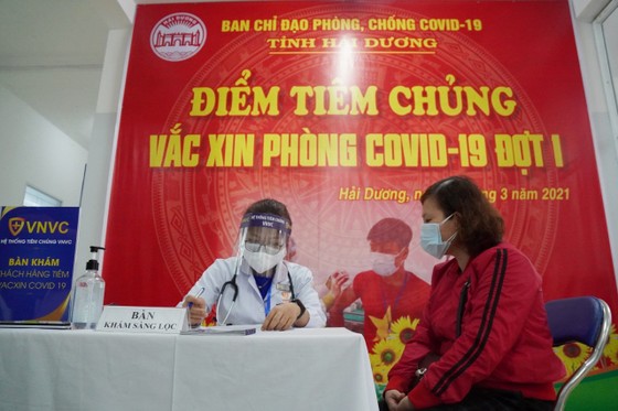 Sáng 8-3, triển khai những mũi tiêm vaccine ngừa Covid-19 đầu tiên tại TPHCM, Hà Nội và Hải Dương ảnh 13