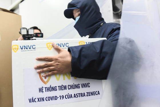 Sáng 8-3, triển khai những mũi tiêm vaccine ngừa Covid-19 đầu tiên tại TPHCM, Hà Nội và Hải Dương ảnh 1