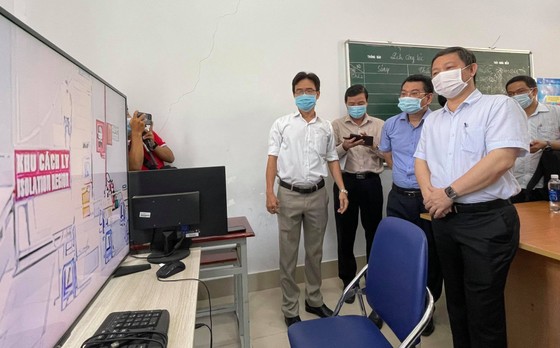Lãnh đạo TPHCM kiểm tra công tác phòng chống dịch Covid-19 tại chợ, bến xe ảnh 7
