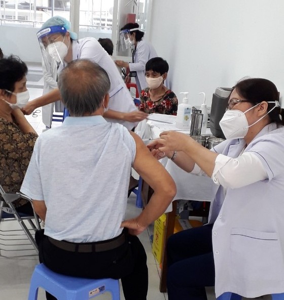 TPHCM đẩy mạnh thời gian để vaccine đến nhanh nhất với người dân ảnh 2