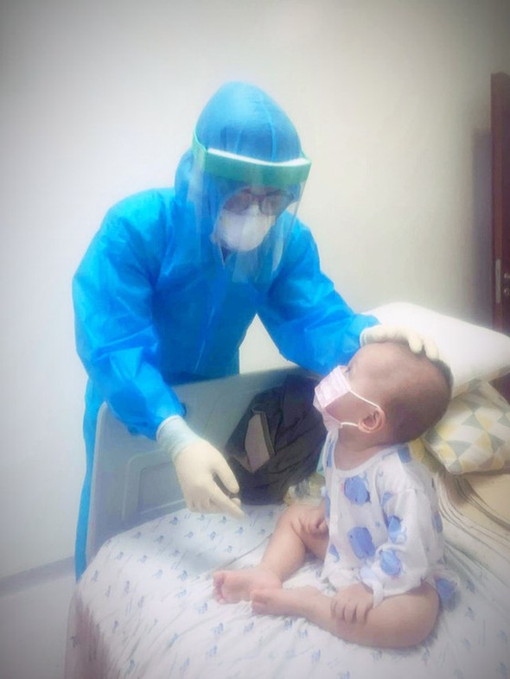 Biến chứng ở trẻ em mắc Covid-19 ít hơn so với người già, người có bệnh nền ảnh 1