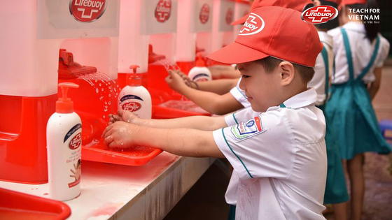 Bảo vệ sức khỏe cho trẻ em nông thôn bằng thói quen rửa tay với xà phòng ảnh 1