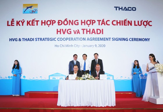 'Vua' ô tô kết hợp với 'vua' cá tra để nuôi heo ảnh 1
