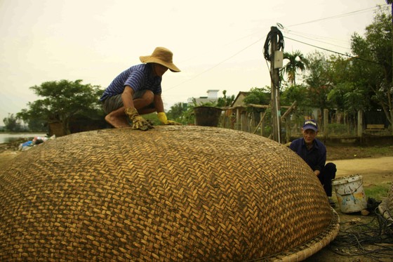 Quảng Ngãi: Tất bật làm thúng chai cuối năm ảnh 2