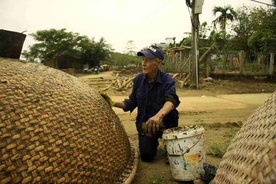 Quảng Ngãi: Tất bật làm thúng chai cuối năm ảnh 3