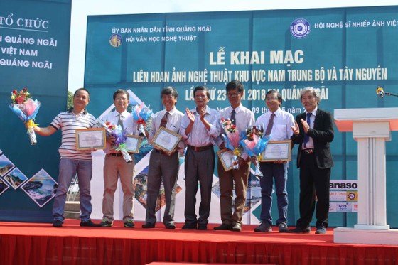 Khai mạc liên hoan ảnh nghệ thuật khu vực Nam Trung Bộ và Tây Nguyên lần thứ 23 ảnh 1