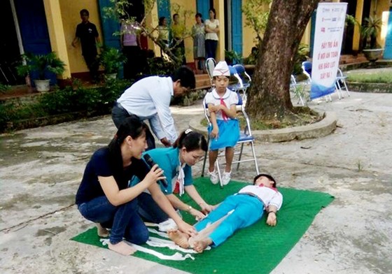 Diễn tập tình huống: bão kèm giông sét, hơn 200 học sinh cùng giáo viên yêu cầu đảm bảo an toàn ảnh 4