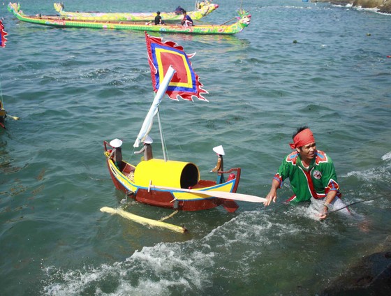 Lễ khao lề thế lính Hoàng Sa trên đảo Lý Sơn (Quảng Ngãi) ảnh 7