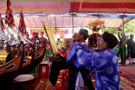Lễ khao lề thế lính Hoàng Sa trên đảo Lý Sơn (Quảng Ngãi) ảnh 1