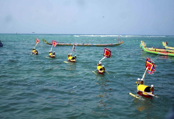 Lễ khao lề thế lính Hoàng Sa trên đảo Lý Sơn (Quảng Ngãi) ảnh 8