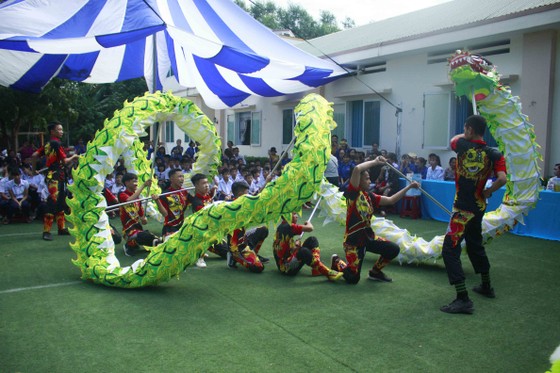 Tết Trung thu ở Trung tâm Nuôi dạy trẻ khuyết tật Võ Hồng Sơn ảnh 2