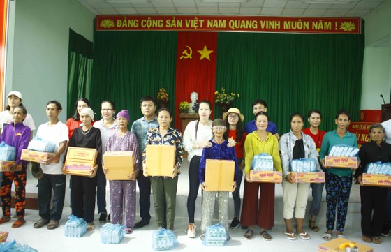 Chia sẻ 'mùa đông không lạnh' với người dân vùng núi Quảng Ngãi ảnh 1
