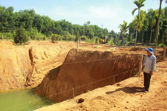 Lão nông 68 tuổi đào “giếng khủng” 1.000m2 chống hạn ảnh 1