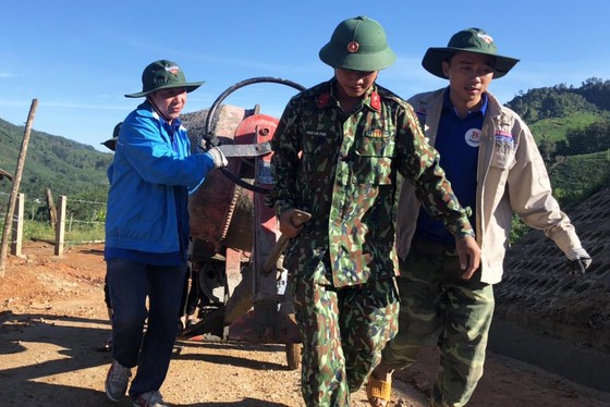 Sức trẻ làng thanh niên lập nghiệp Sơn Bua ảnh 7