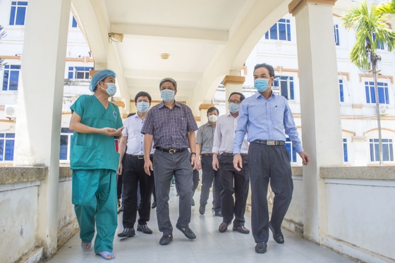 Cận cảnh Bệnh viện dã chiến ở Quảng Ngãi ảnh 2