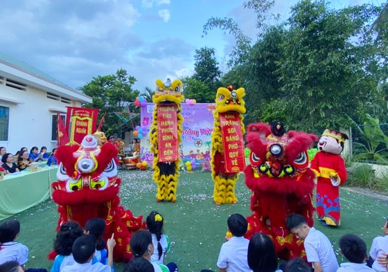 Trung thu đến với các em Trung tâm Nuôi dạy trẻ khuyết tật Võ Hồng Sơn ảnh 3