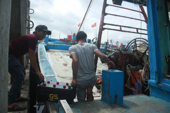 Quảng Ngãi khẩn trương neo trú tàu thuyền tránh trú bão số 9 ảnh 4