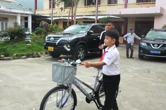 Hội Hỗ trợ khắc phục hậu quả bom mìn Việt Nam trao hỗ trợ sinh kế cho nhân dân Quảng Ngãi ảnh 6