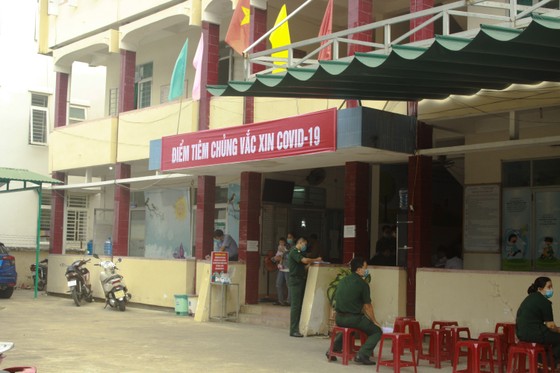50 người đầu tiên tiêm vaccine Covid-19 ở Quảng Ngãi ảnh 2