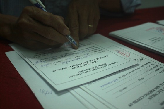50 người đầu tiên tiêm vaccine Covid-19 ở Quảng Ngãi ảnh 12