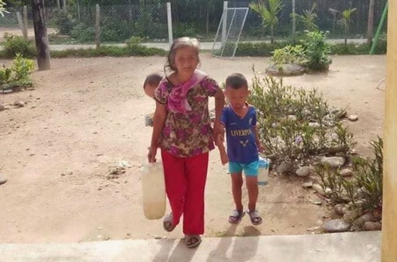 Nắng nóng kéo dài khiến nhiều nơi ở Quảng Ngãi thiếu nước sinh hoạt ảnh 2