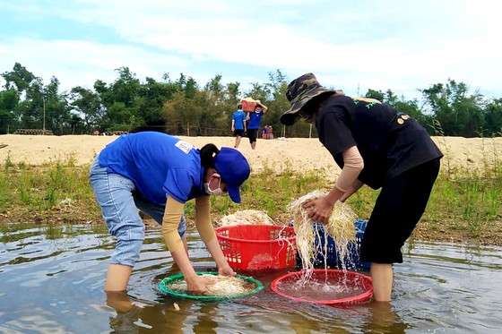 Quảng Ngãi, Quảng Bình hỗ trợ các nơi khó khăn vượt qua dịch Covid-19 ảnh 3