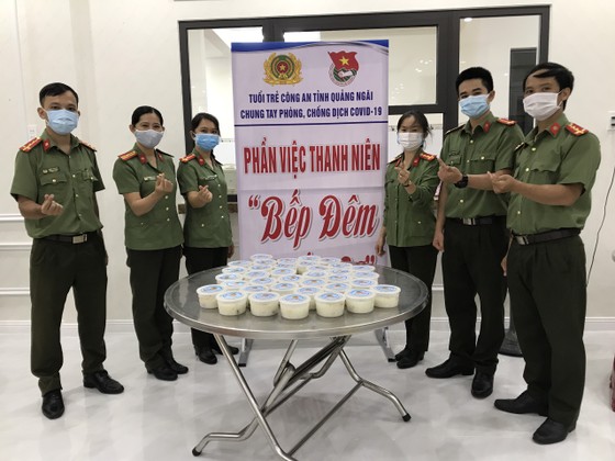'Bếp đêm chiến sĩ' hỗ trợ suất ăn cho lực lượng tuyến đầu chống dịch Covid-19 ảnh 1