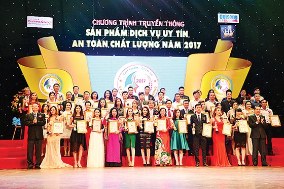 SCB nhận giải thưởng “Top 100 sản phẩm - dịch vụ uy tín, an toàn, chất lượng năm 2017” ảnh 2