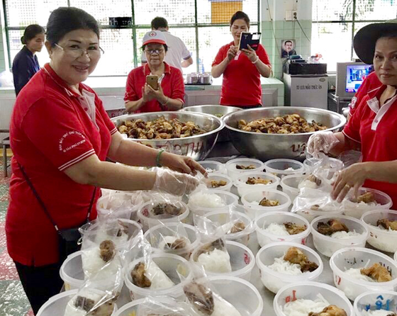 Bài 1: Làm việc giúp người - chuyện của chị Hương So ảnh 1