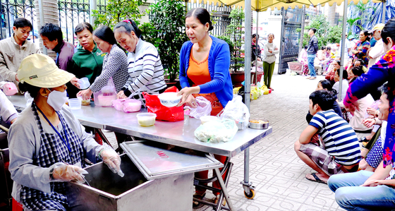 Dấn thân phục vụ ảnh 1