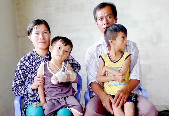 Cả nhà bệnh nặng ảnh 1