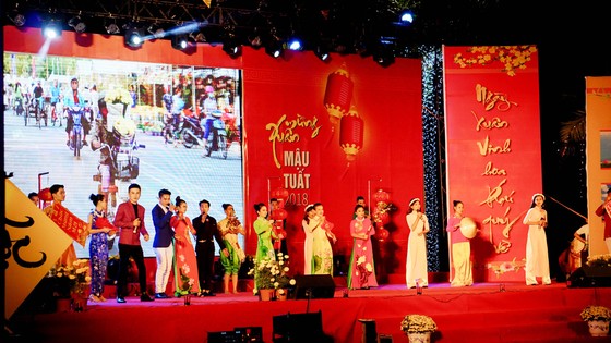 "Xuân trên đất biển Hà Tiên" - Chương trình nghệ thuật chào mừng thị xã Hà Tiên tròn 20 tuổi ảnh 2