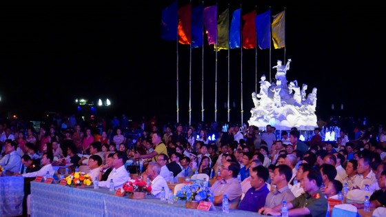 "Xuân trên đất biển Hà Tiên" - Chương trình nghệ thuật chào mừng thị xã Hà Tiên tròn 20 tuổi ảnh 7