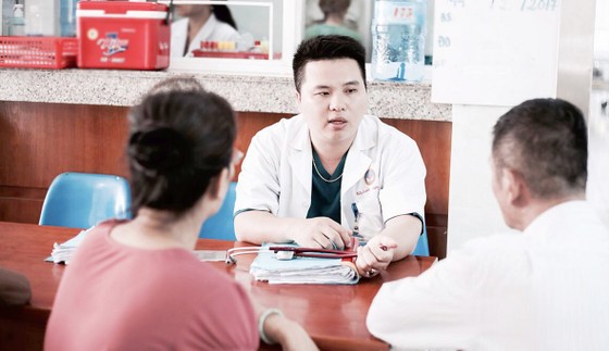 Tấm lòng bác sĩ trẻ ảnh 1