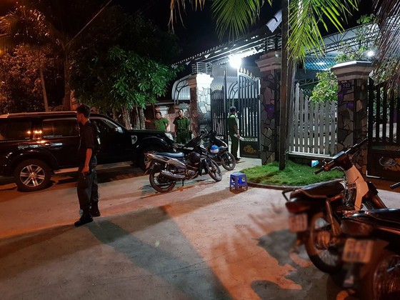 Bắt khẩn cấp trùm gỗ lậu Phượng “râu” ảnh 1